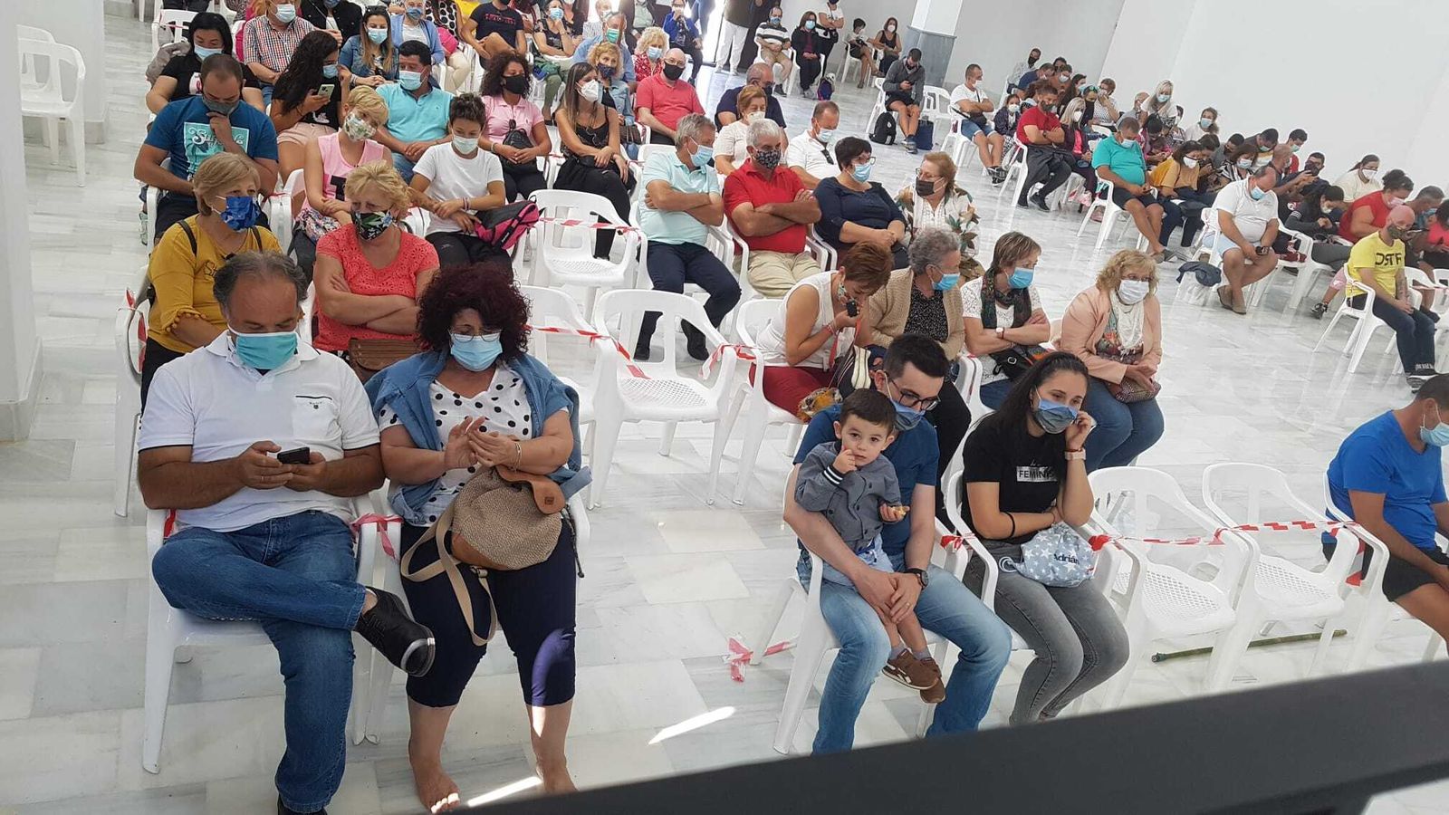 Algunos de los fieles.