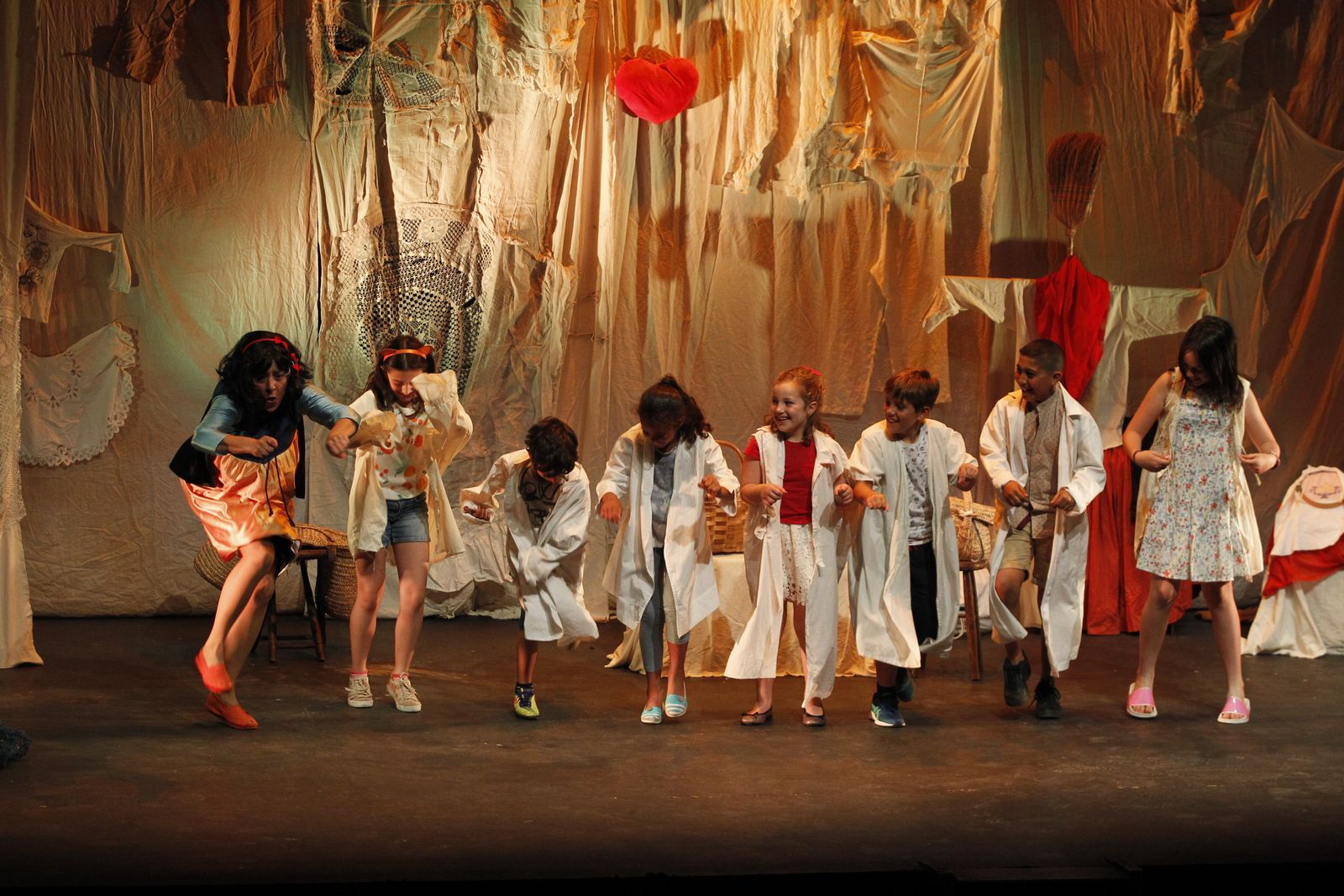 Fotogalería Festival Teatro El Ejido. Obra "El Desván de los Hermanos Grim"