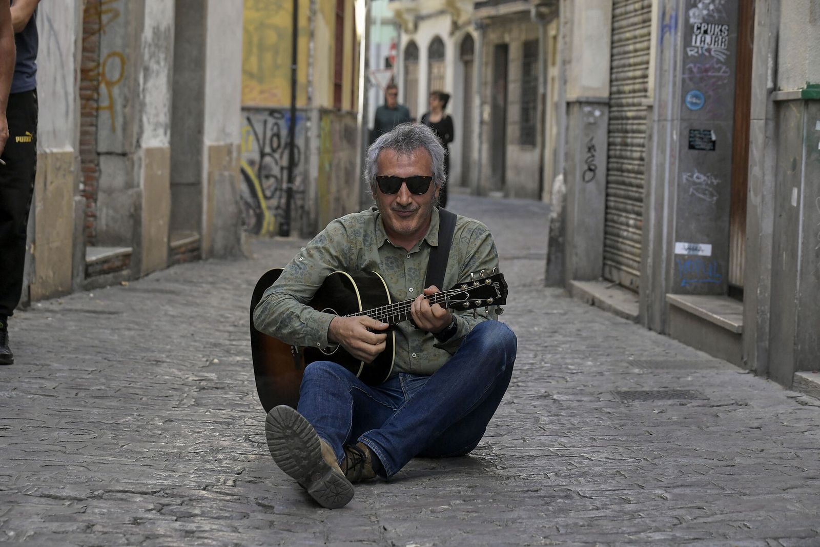 Víctor Sánchez con su guitarra.