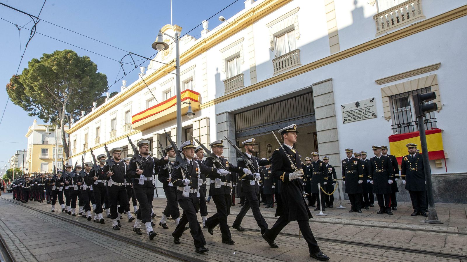 Parada militar, ante la antigua Capitanía General.