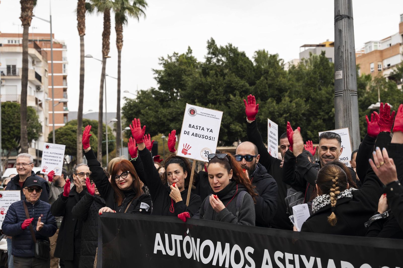Las imágenes de la Manifestación de la Plataforma por la Dignidad de los Autónomos en Almería