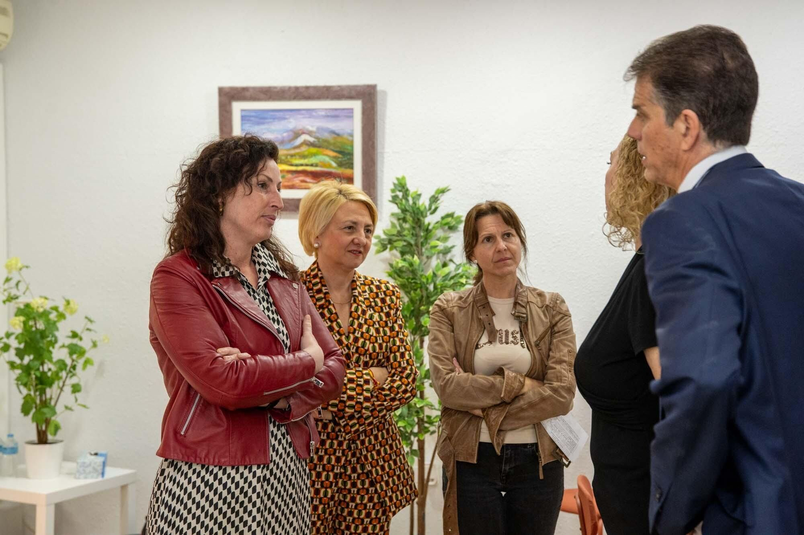 La alcaldesa, la concejal de Urbanismo y la delegada de Obras Públicas, en su visita a la oficina técnica