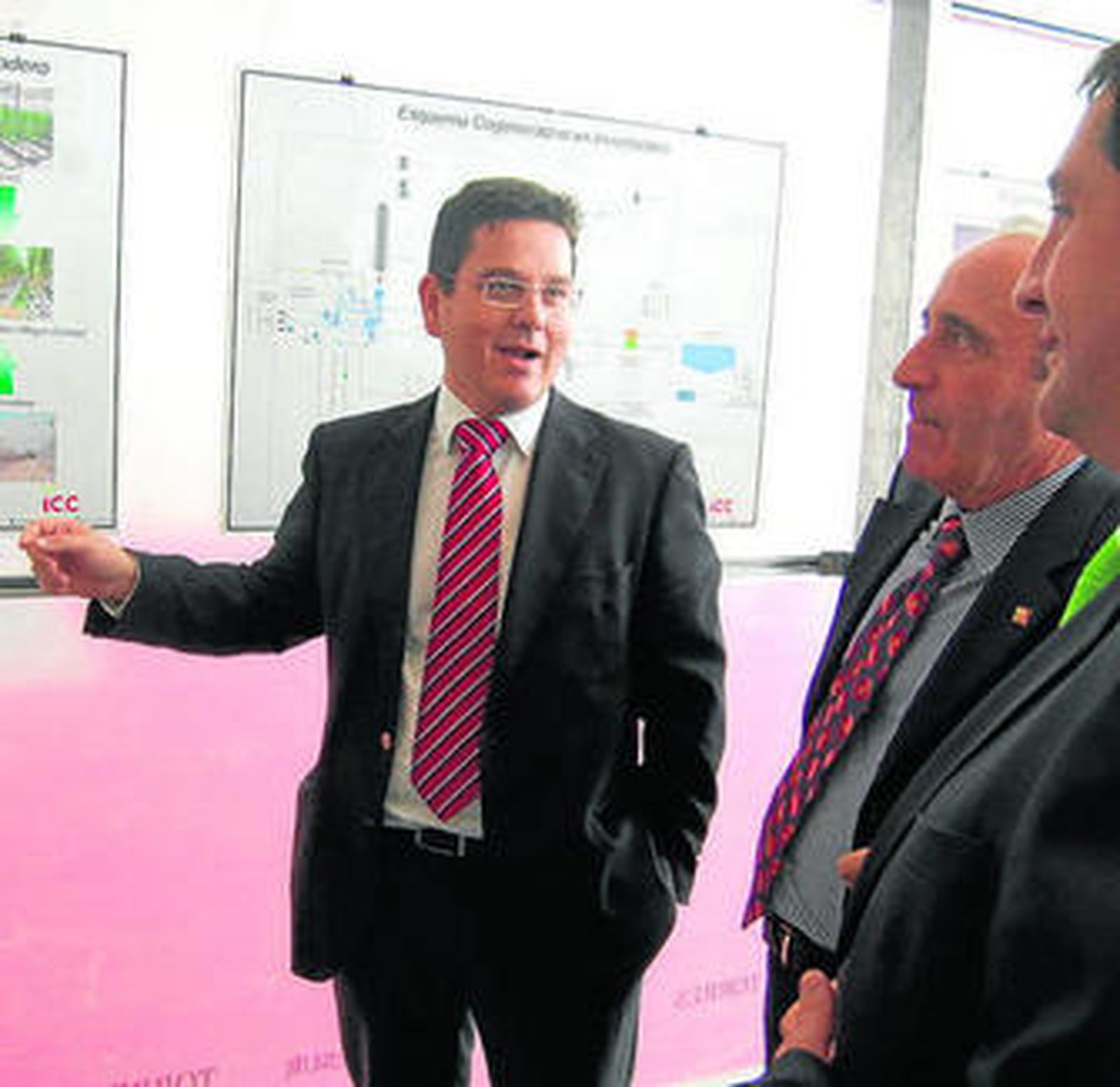 ICC explica sus proyectos al consejero de Agricultura de Cataluña.