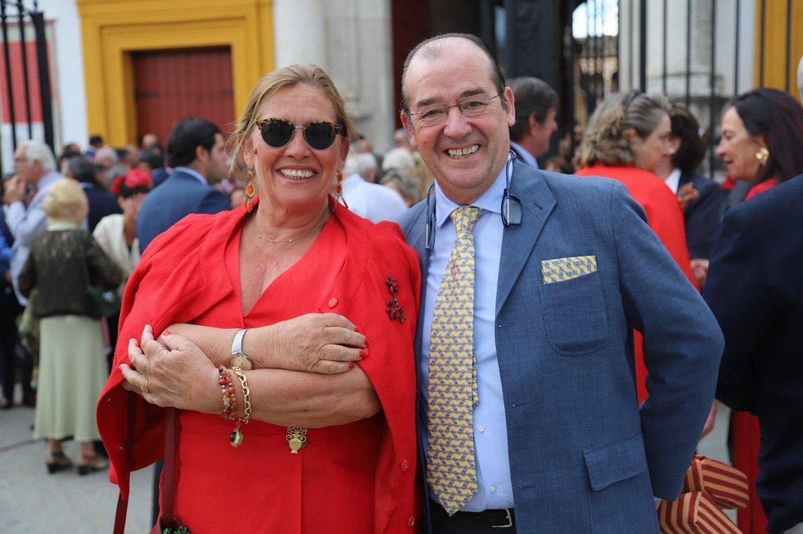 Los famosos y autoridades en los toros el lunes de Feria de Abril