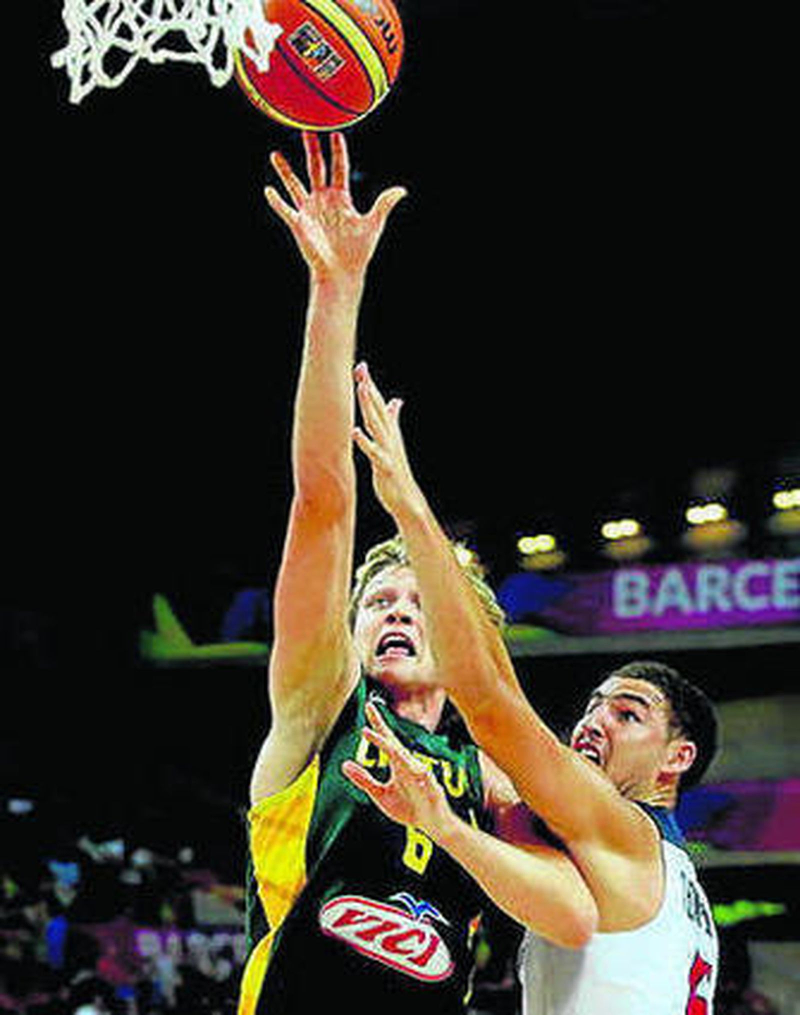 Kuzminskas y Klay Thompson.