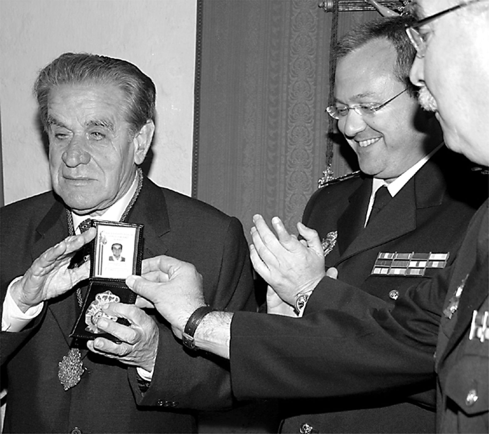 Emilio ‘El Guardia’ en el acto de entrega de su placa del Cuerpo Nacional de Policía.