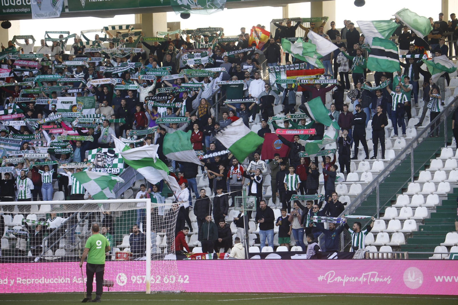 Las mejores fotos del ambiente en el Córdoba CF - Almería en El Arcángel