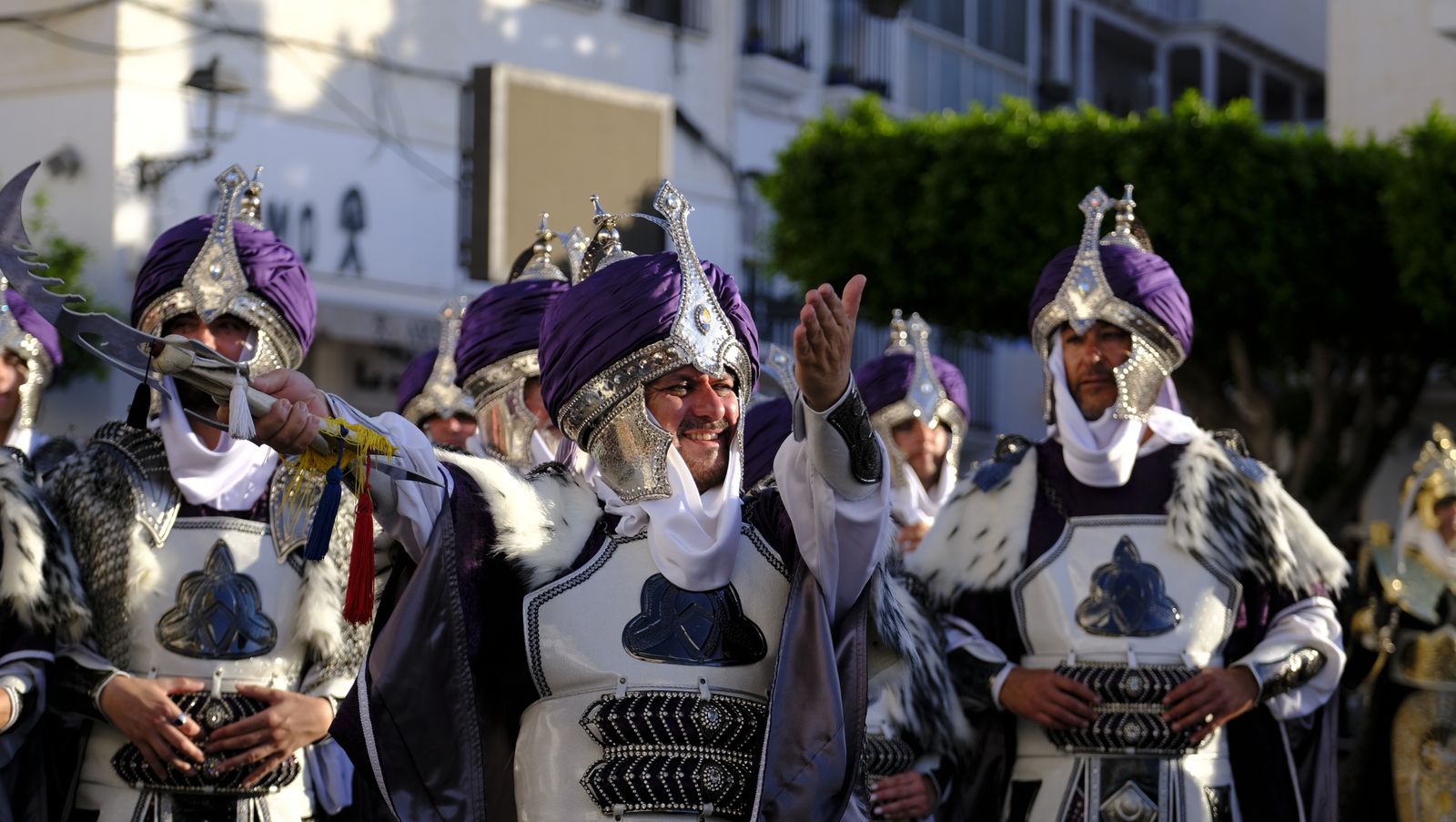 El espectacular desfile de Moros y Cristianos de Mojácar, en imágenes