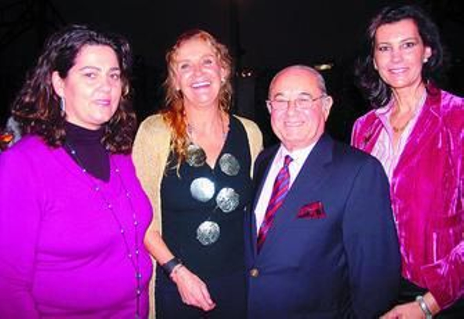 Los diseñadores Julia Rus (Abalorios Julia Rus), Lucía Hernández-Franch y Tony Benítez, junto a Isabel Rus, presidenta de la ONG Lamayale (Niños de la Tierra), benefiaciaria del acto. Los diseñadores Julia Rus (Abalorios Julia Rus), Lucía Hernández-Franch y Tony Benítez, junto a Isabel Rus, presidenta de la ONG Lamayale (Niños de la Tierra), benefiaciaria del acto.