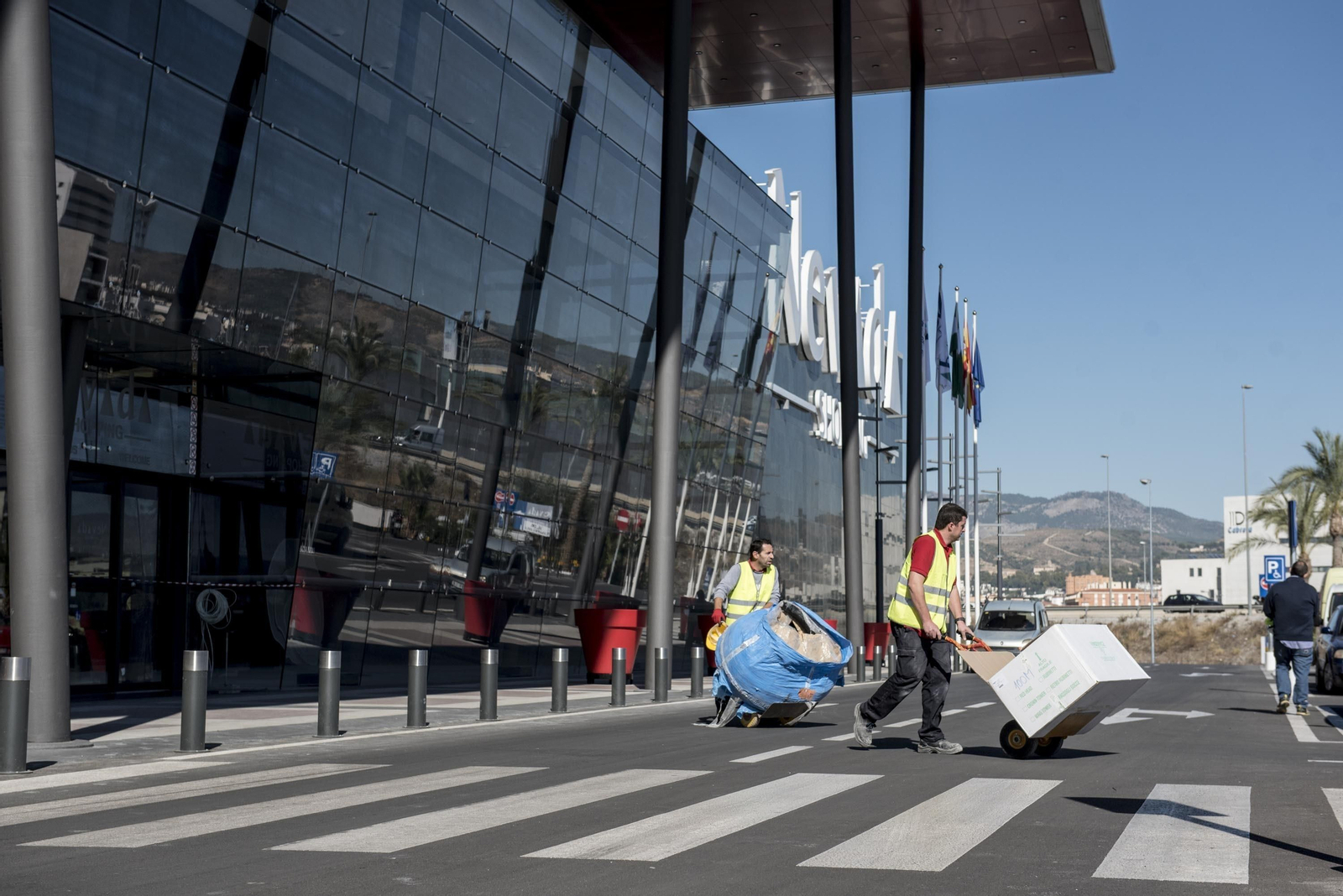 El centro comercial celebrará su inauguración el día 22 de noviembre y abrirá sus puertas al público el 23. El centro comercial celebrará su inauguración el día 22 de noviembre y abrirá sus puertas al público el 23.