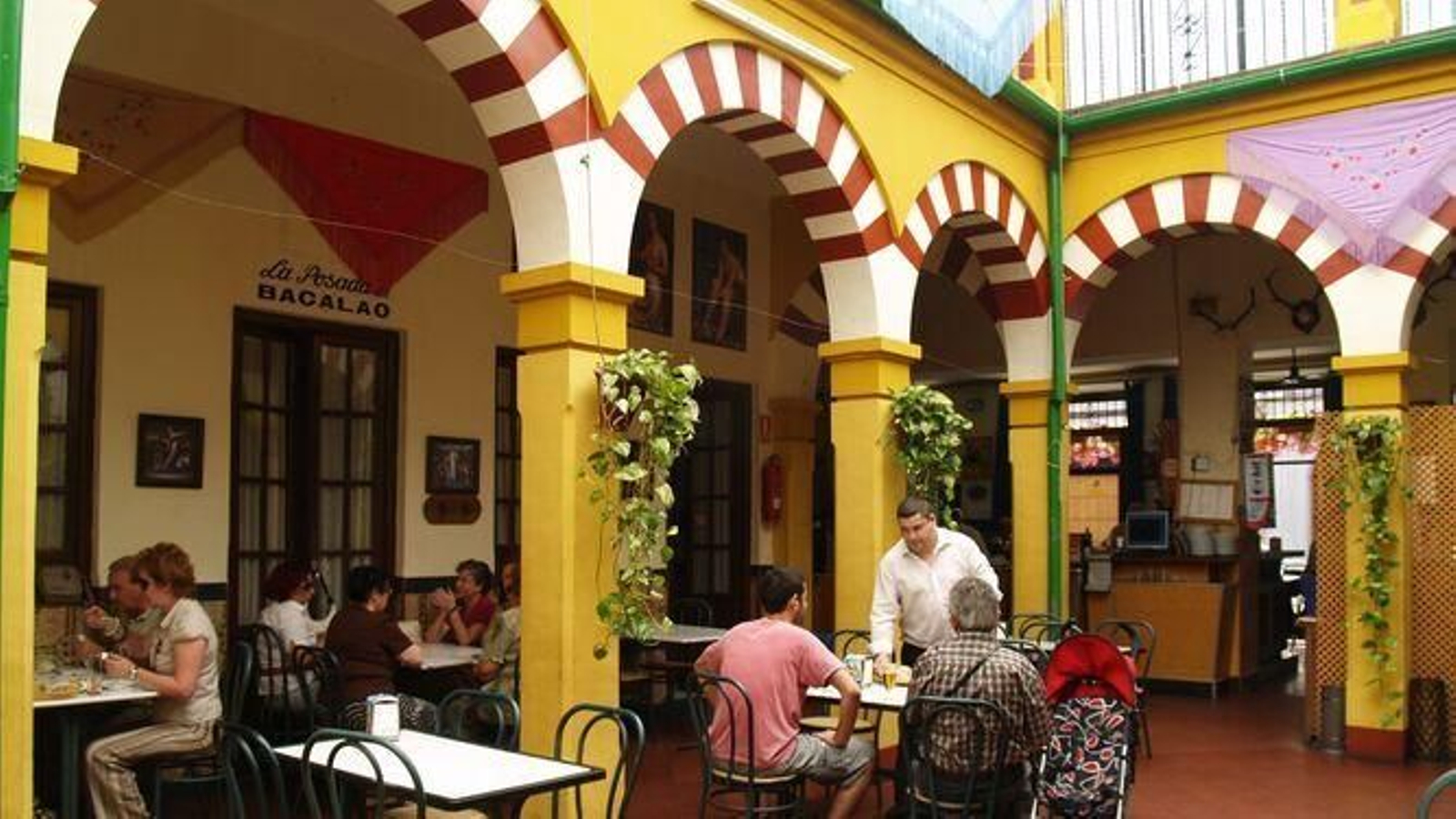 Patio interior de Sociedad Plateros María Auxiliadora.