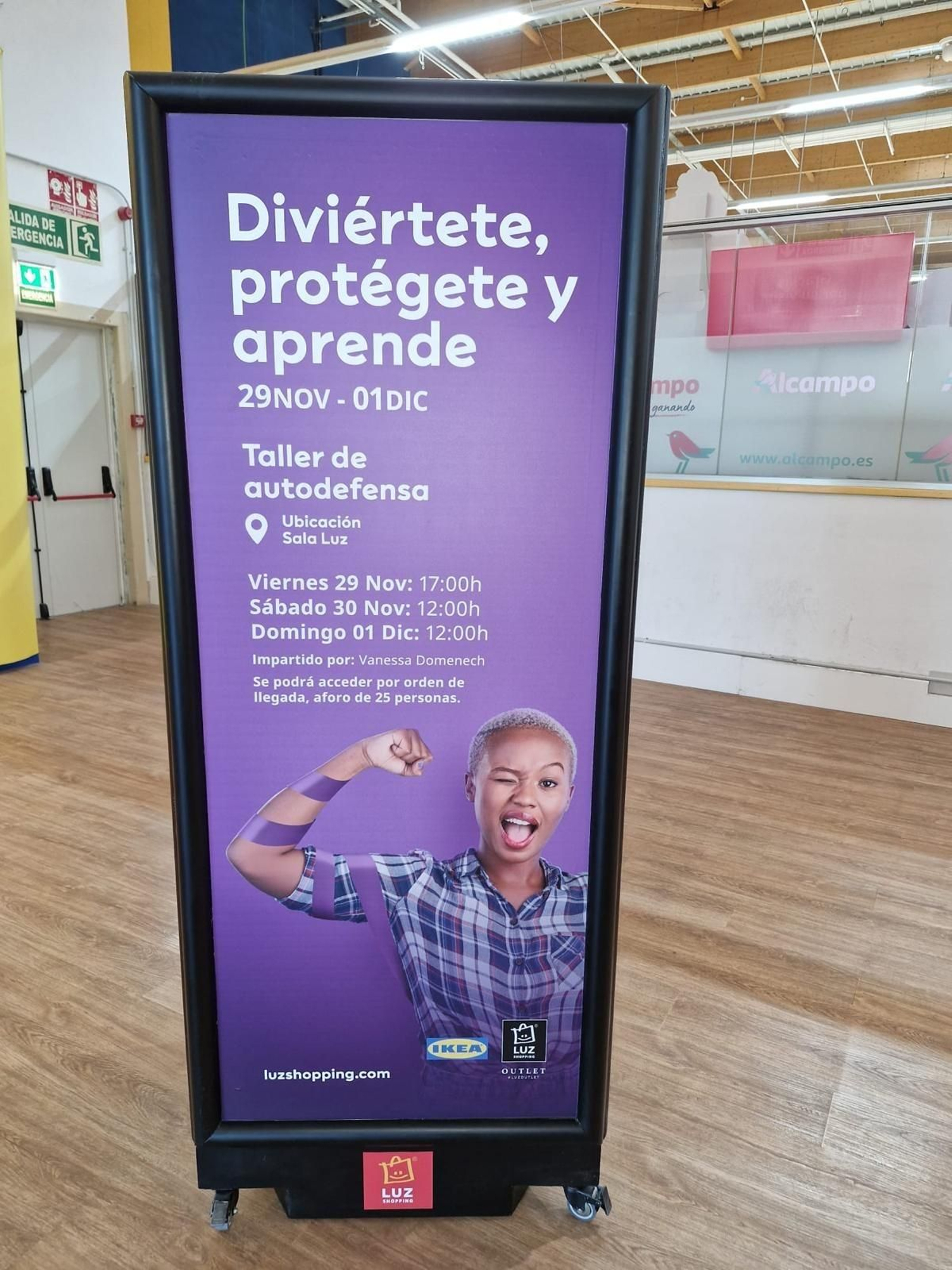 Anuncio de los talleres de autodefensa personal en Luz Shopping