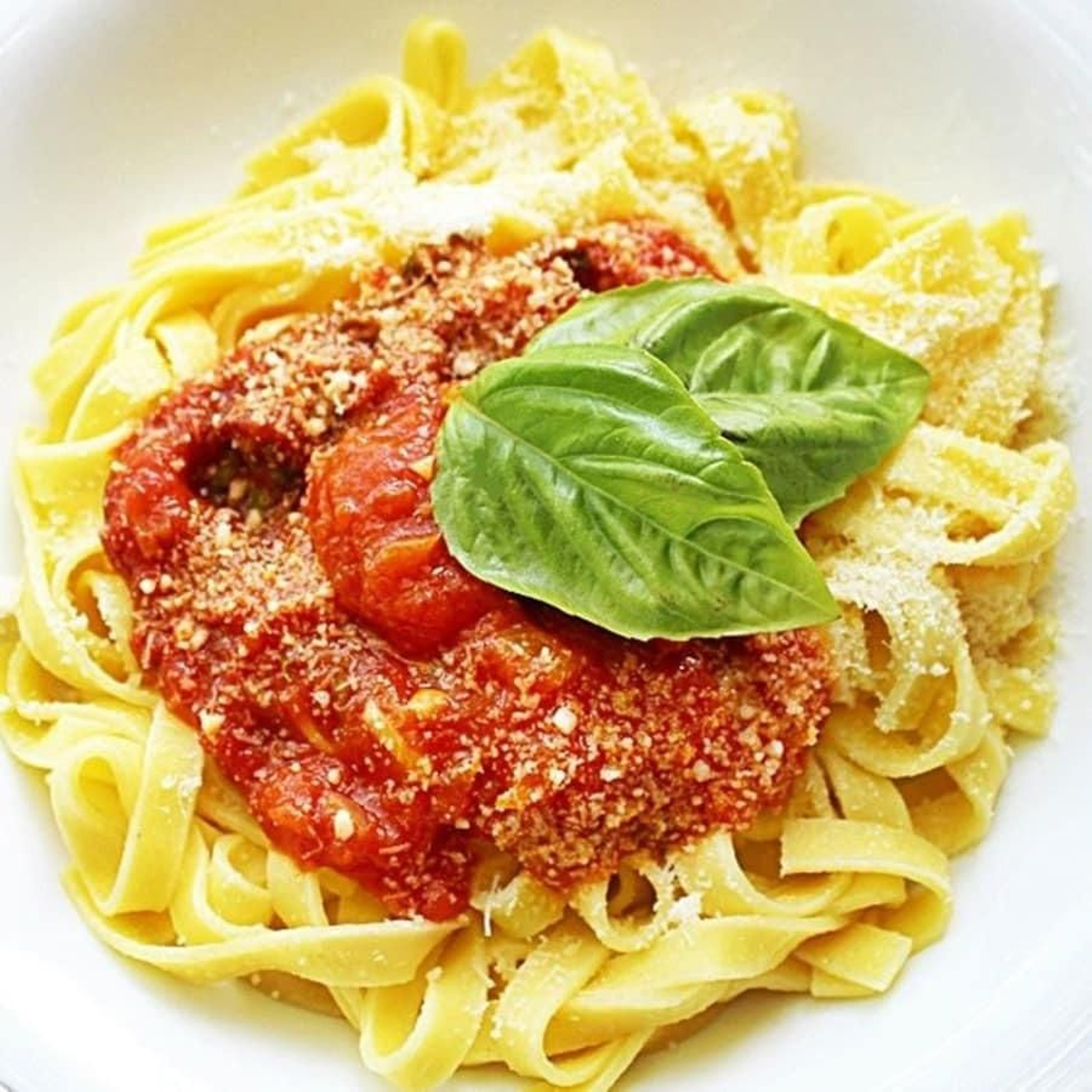 Pasta con tomate.