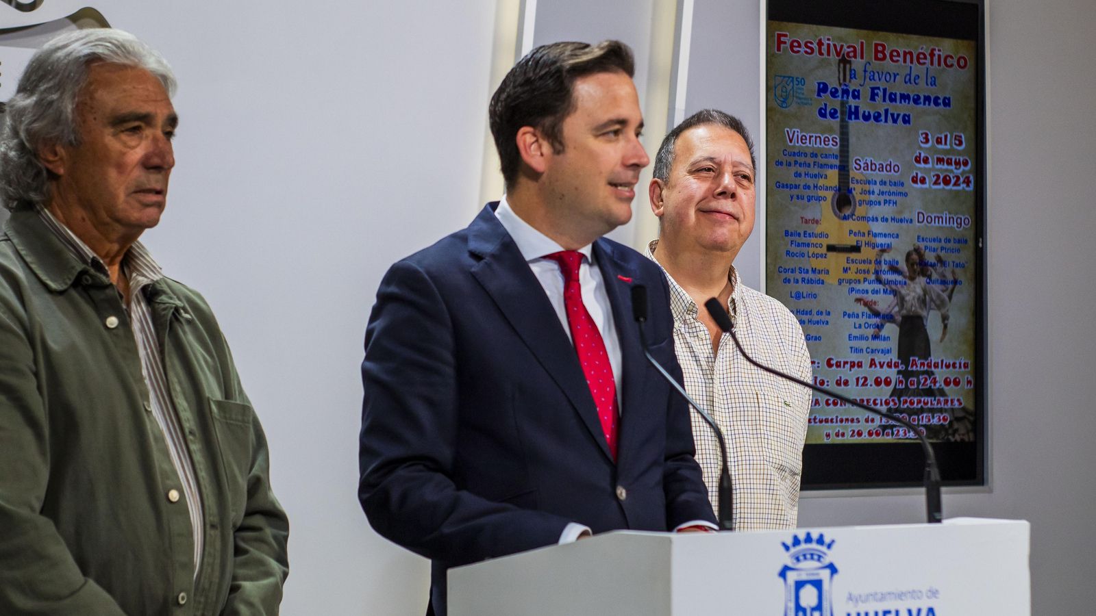 Presentación del Festival Benéfico a favor de la Peña Flamenca, en el Ayuntamiento de Huelva.