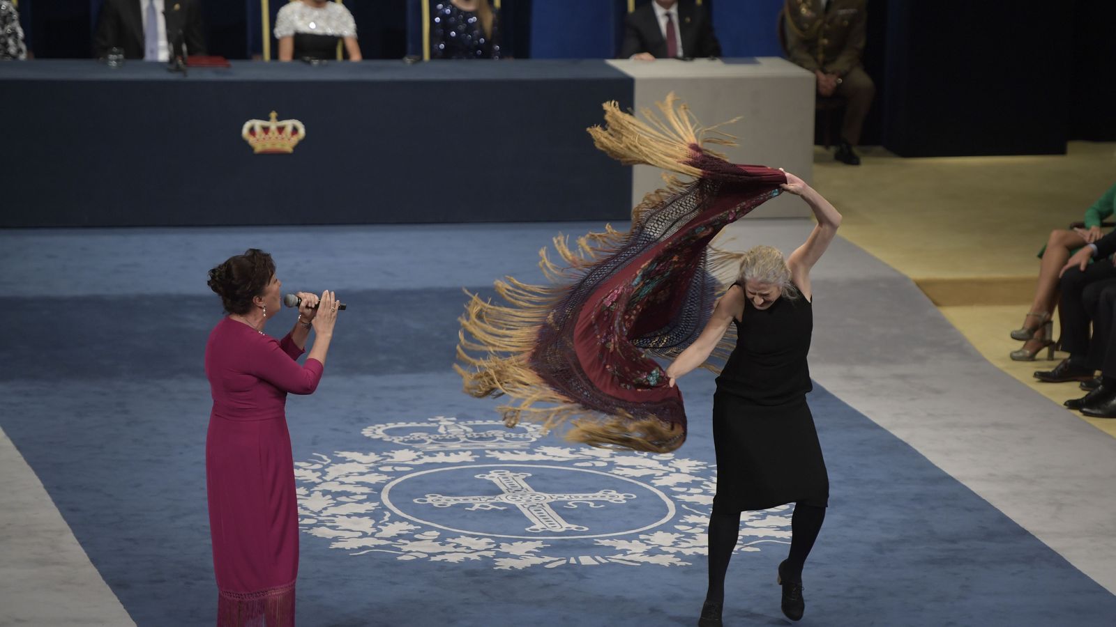 La cantaora Carmen Linares y la bailaora y coreógrafa María Pagés, en los premios Princesa de Asturias.