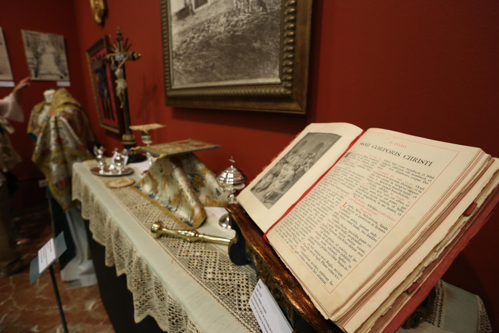 Las imágenes de la exposición de la Hermandad de Valme