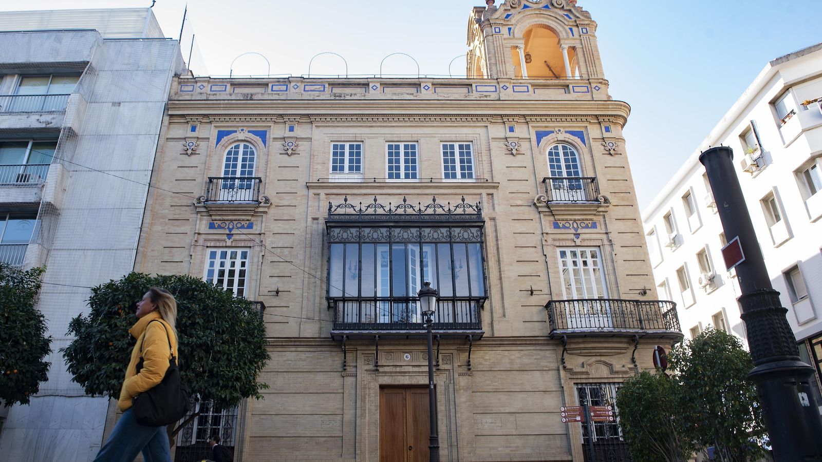 Fachada principal de la Casa Longoria