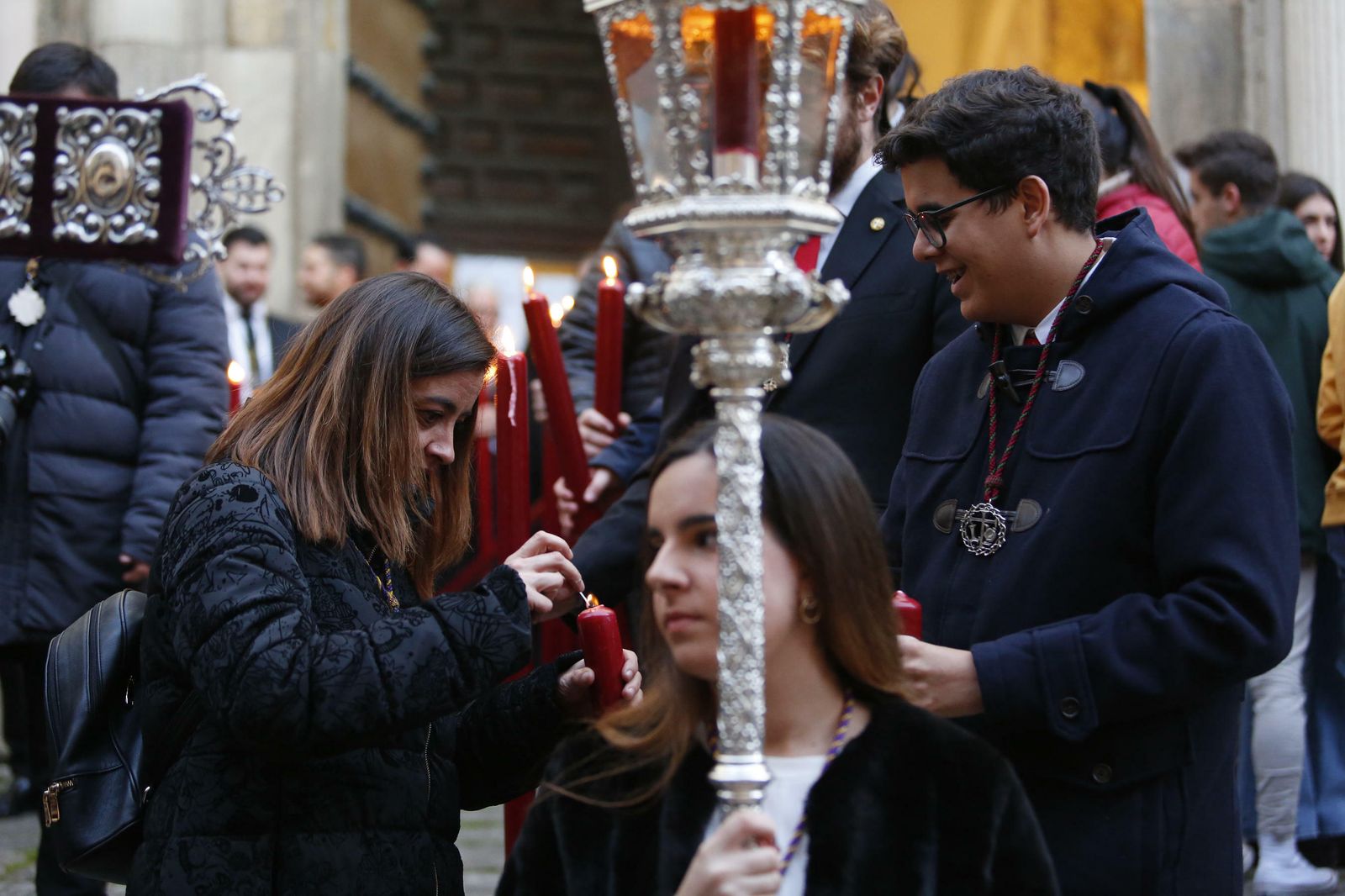 El vía crucis oficial de las cofradías de Granada, en imágenes