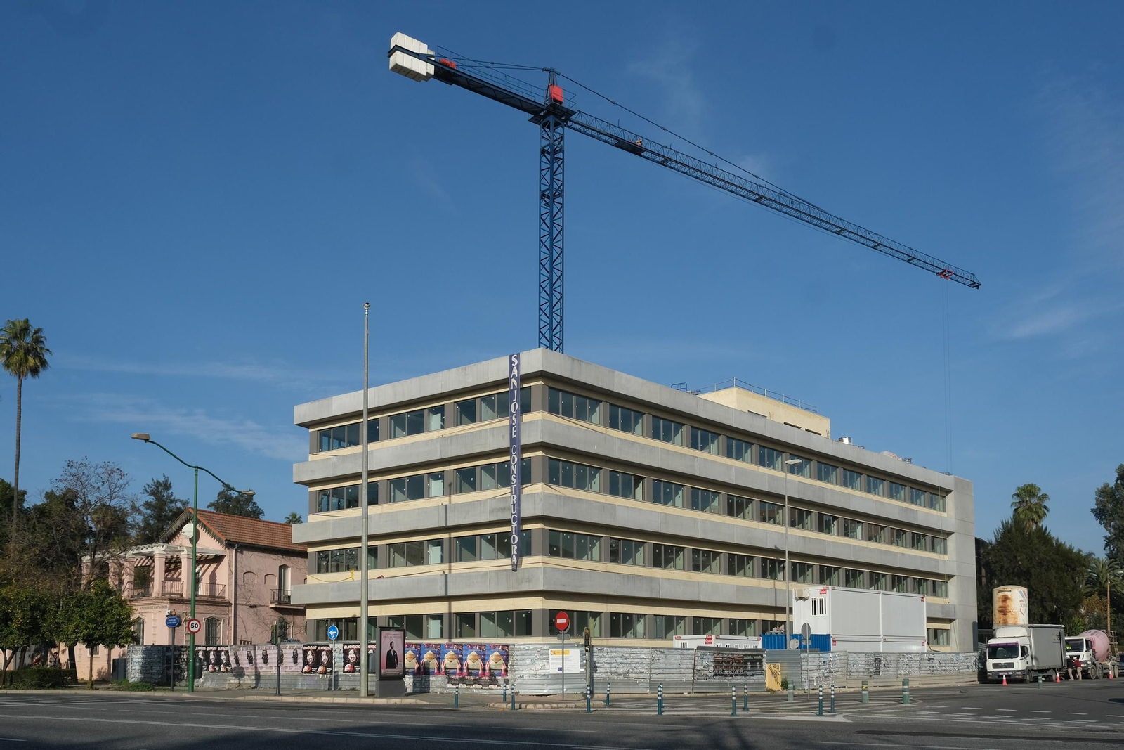El hotel que se construye junto a la Casa Rosa.