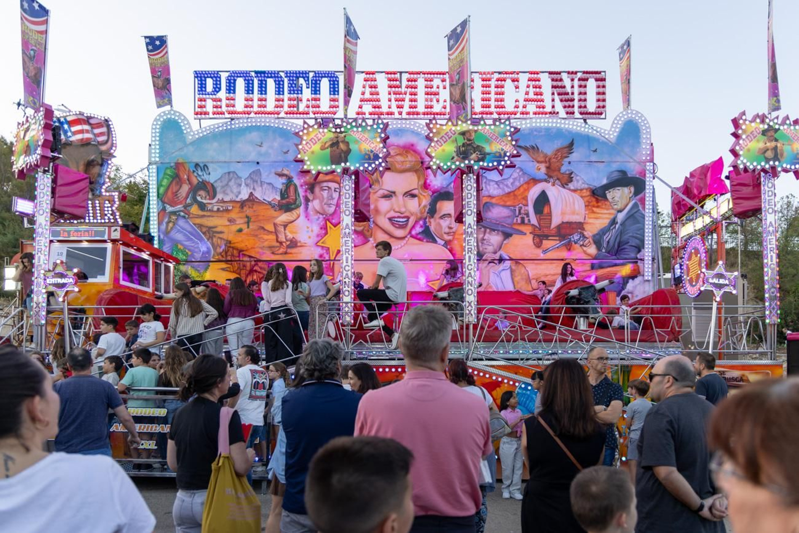 Cientos de jiennenses acudieron a su cita con los "cacharricos"