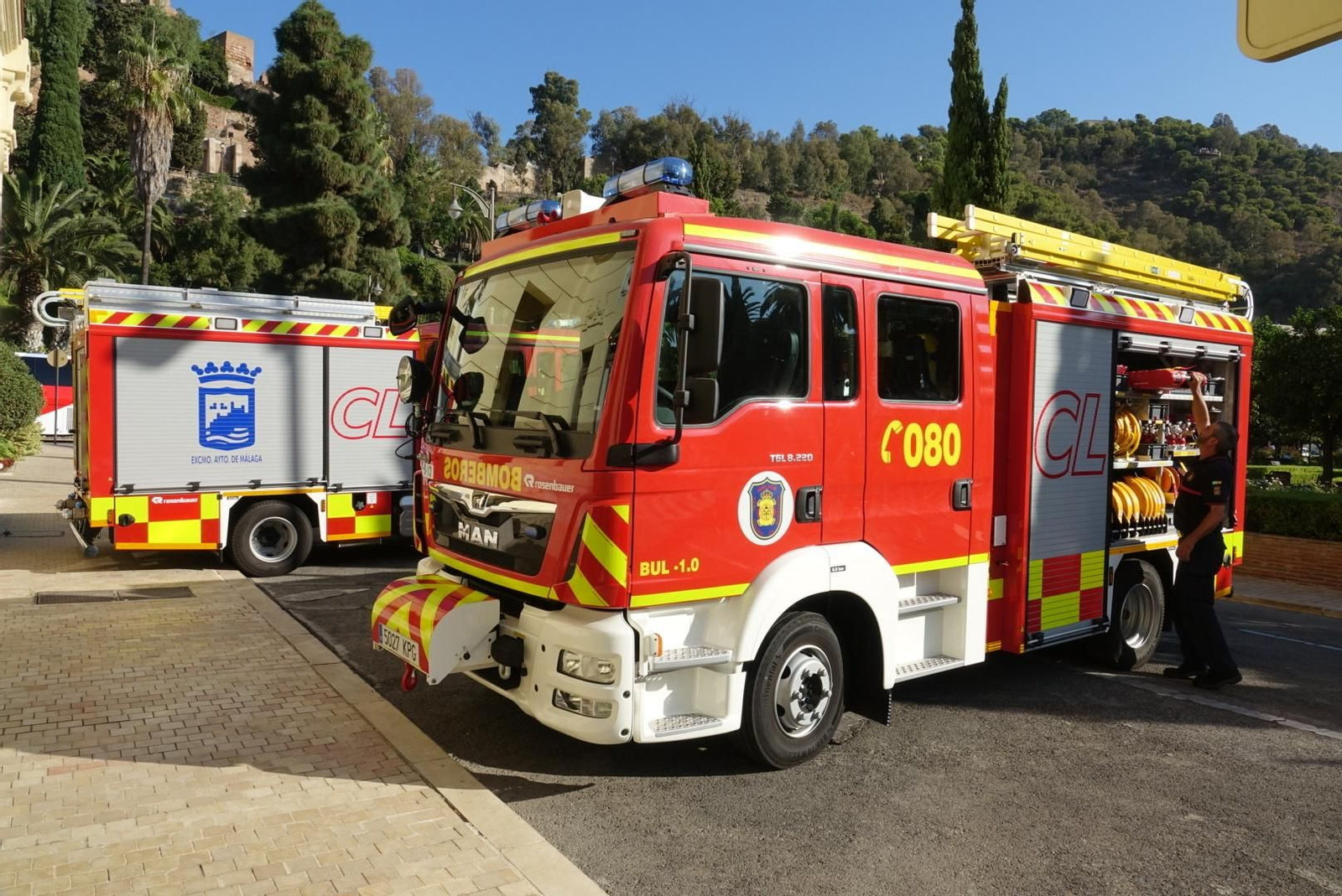 Dos vehículos autobomba se incorporan a la flota de los bomberos
