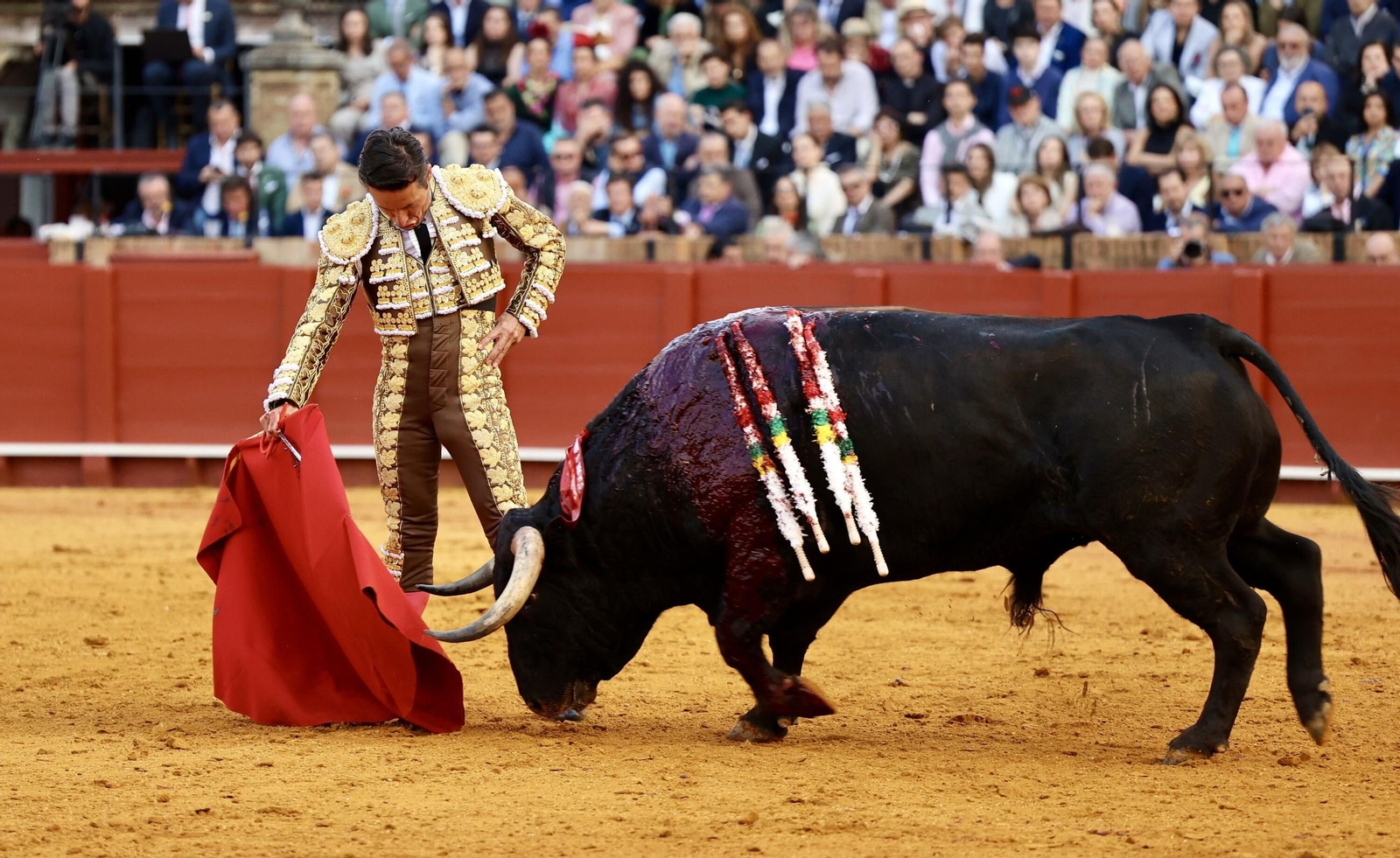 Vídeo | Resumen de la corrida de toros en Sevilla con Diego Urdiales, Sebastián Castella y Pablo Aguado