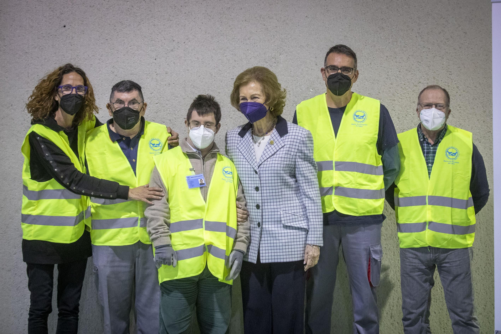 Imágenes de la visita de la Reina Sofía al Banco de Alimentos de Cádiz