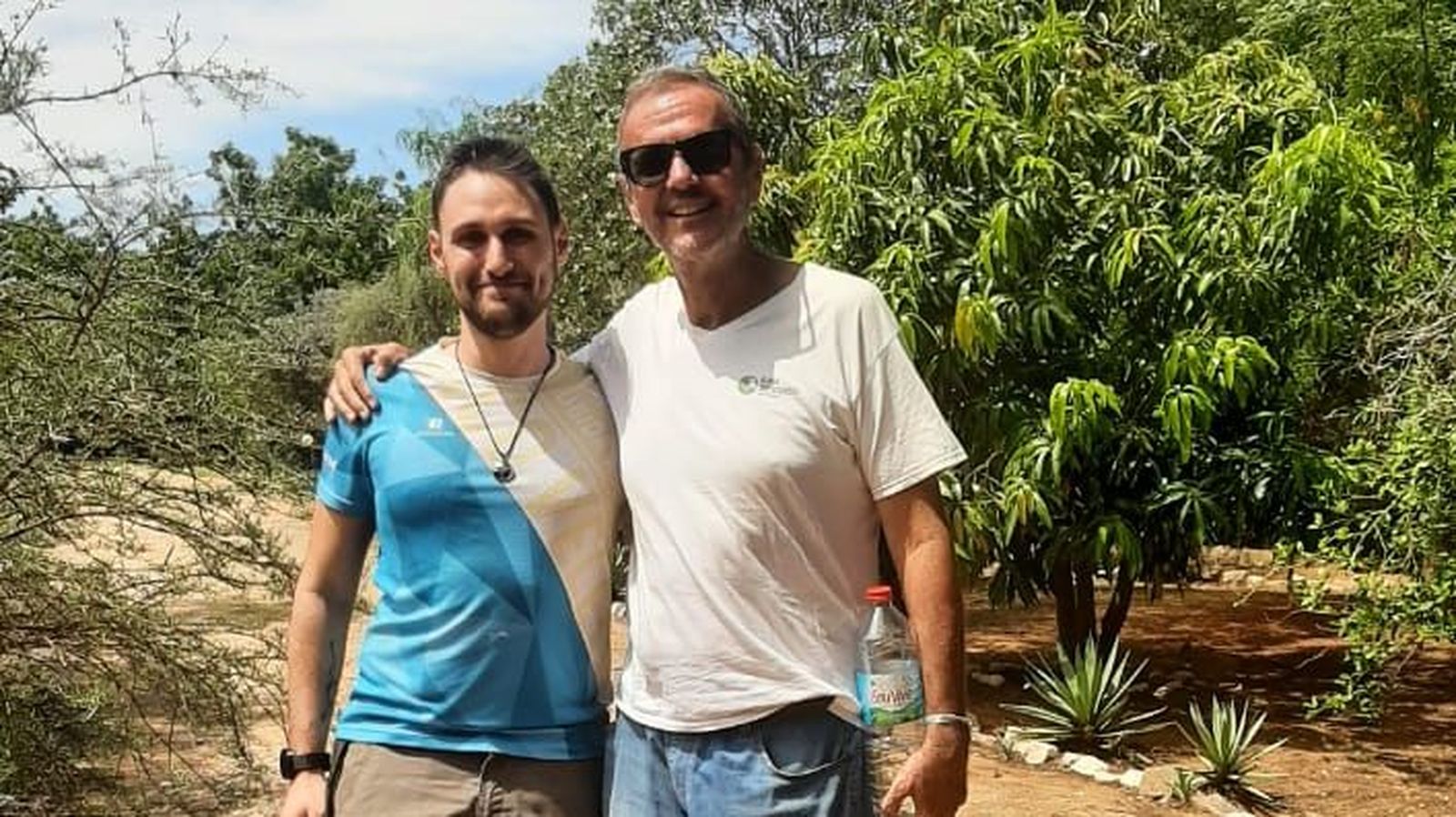 El jerezano Manuel José Pérez y José Luis Guirao, de Agua de Coco, en Madagascar.