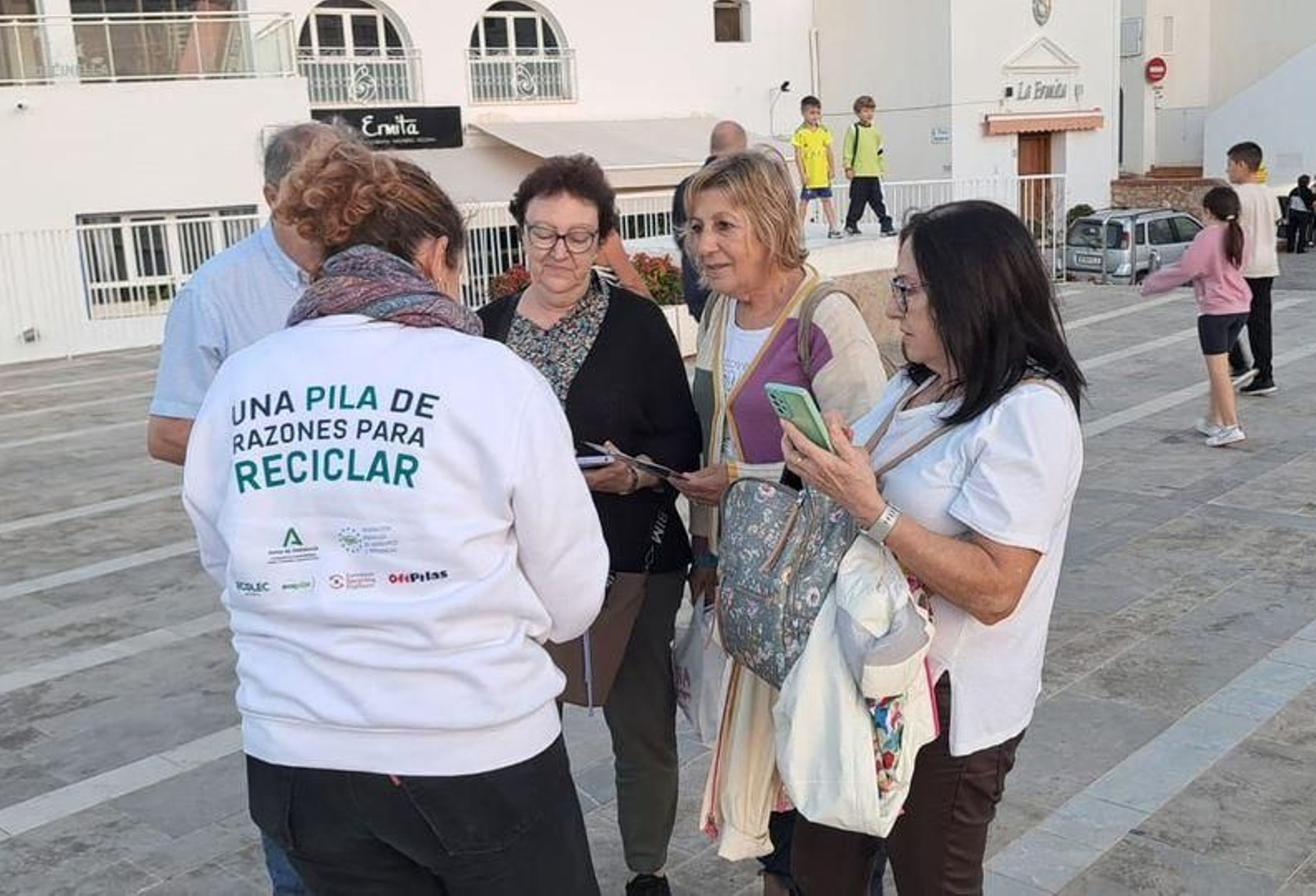 La campaña subraya la importancia de reciclar pilas y acumuladores