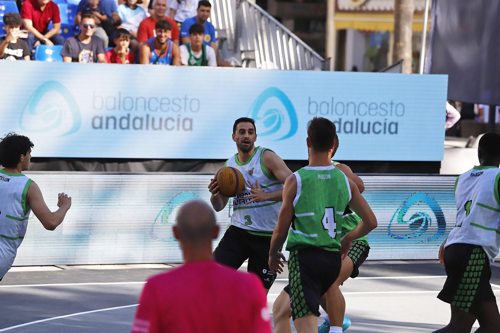 Imágenes del circuito Herbalife 3x3 de baloncesto en la Plaza de Las Monjas de Huelva