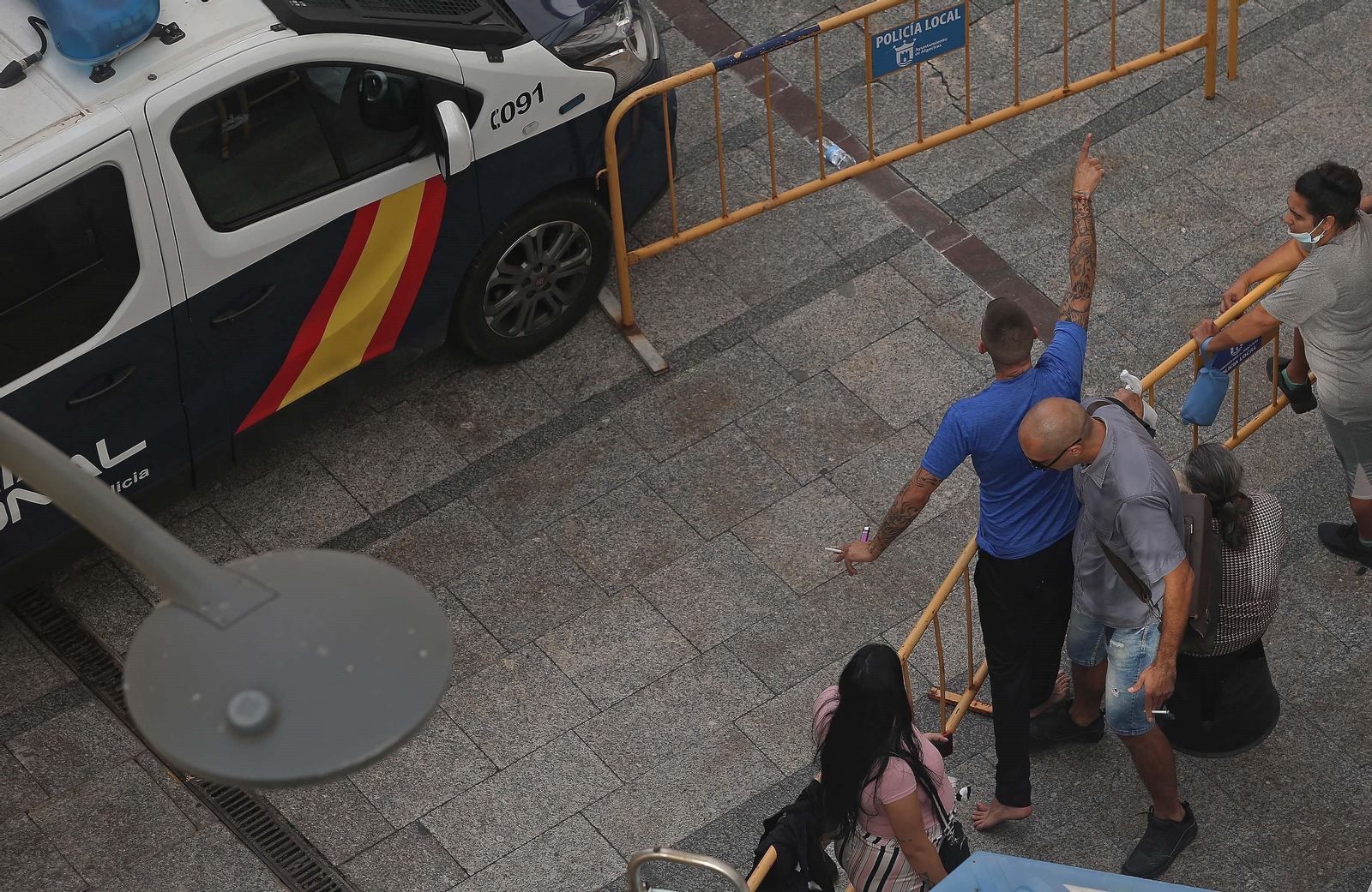 Familiares de Jesús Maya a las puertas del Juzgado de Menores, el pasado 9 de octubre.