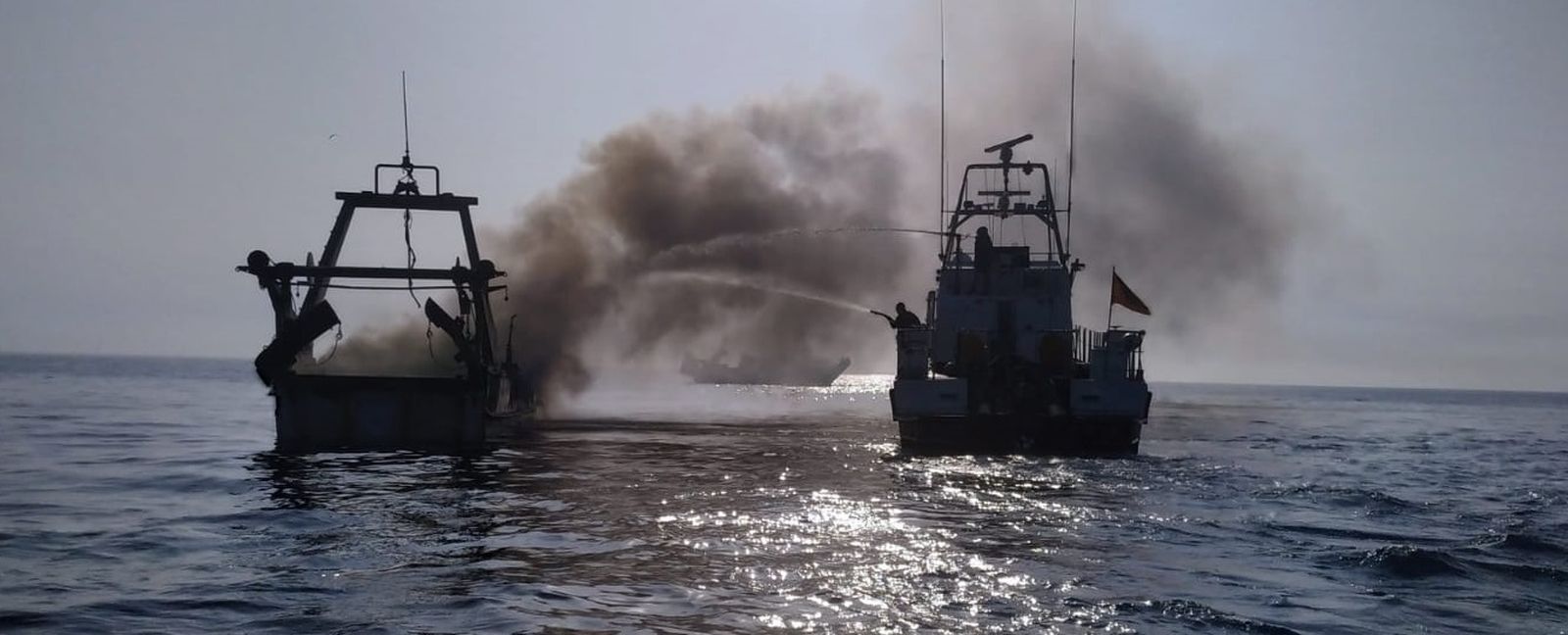 Imagen de archivo de un antiguo incendio en un pesquero.