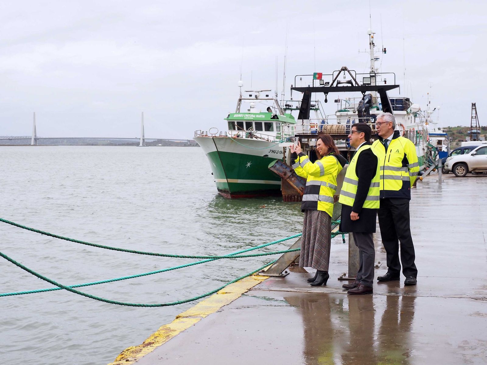 La consejera de Fomento conoce el puerto de Ayamonte
