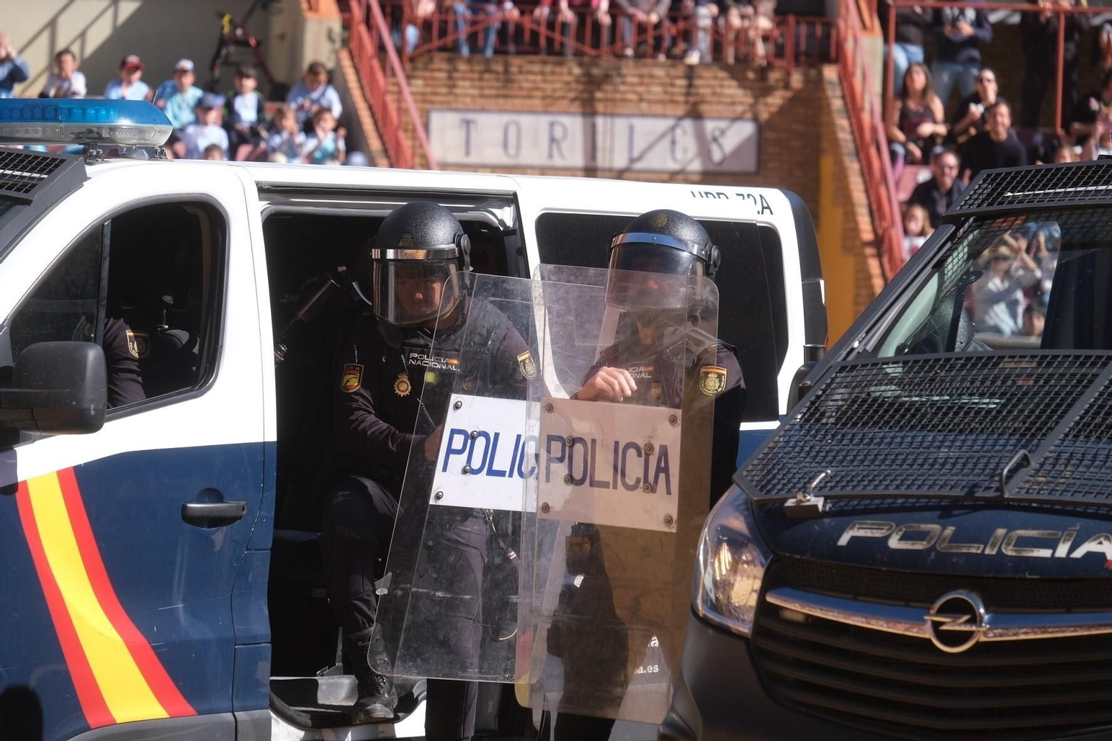 La exhibición de la Policía Nacional en la plaza de toros de Córdoba, en imágenes