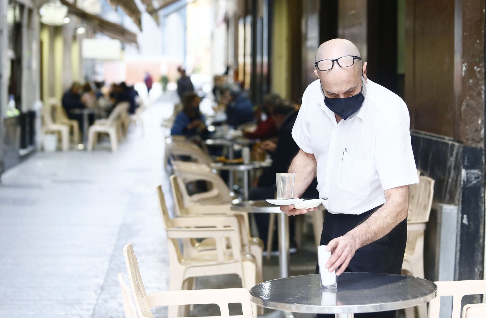 Las fotos de Málaga capital en la reapertura de bares y comercio no esencial