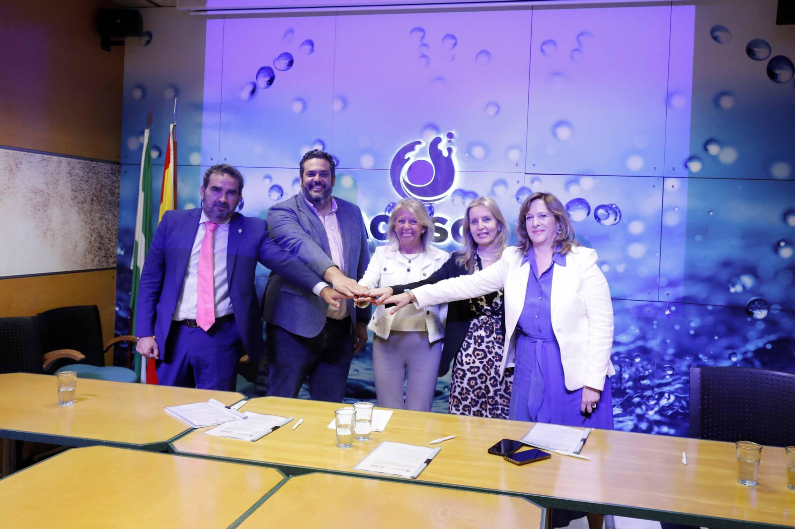 La firma del convenio entre el Ayuntamiento, Acosol y los propietarios de Costabella. La firma del convenio entre el Ayuntamiento, Acosol y los propietarios de Costabella.