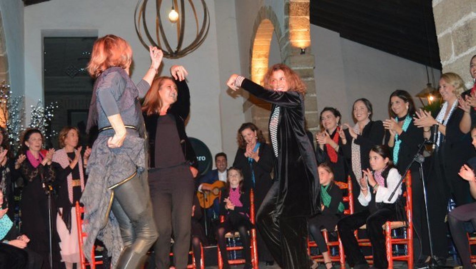Concha Baras protagonizó el broche final con el baile junto a sus hijas Sara y Triqui.