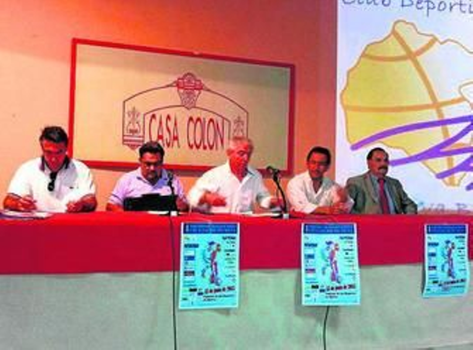 Varios componentes de la directiva del Conquero Huelva.