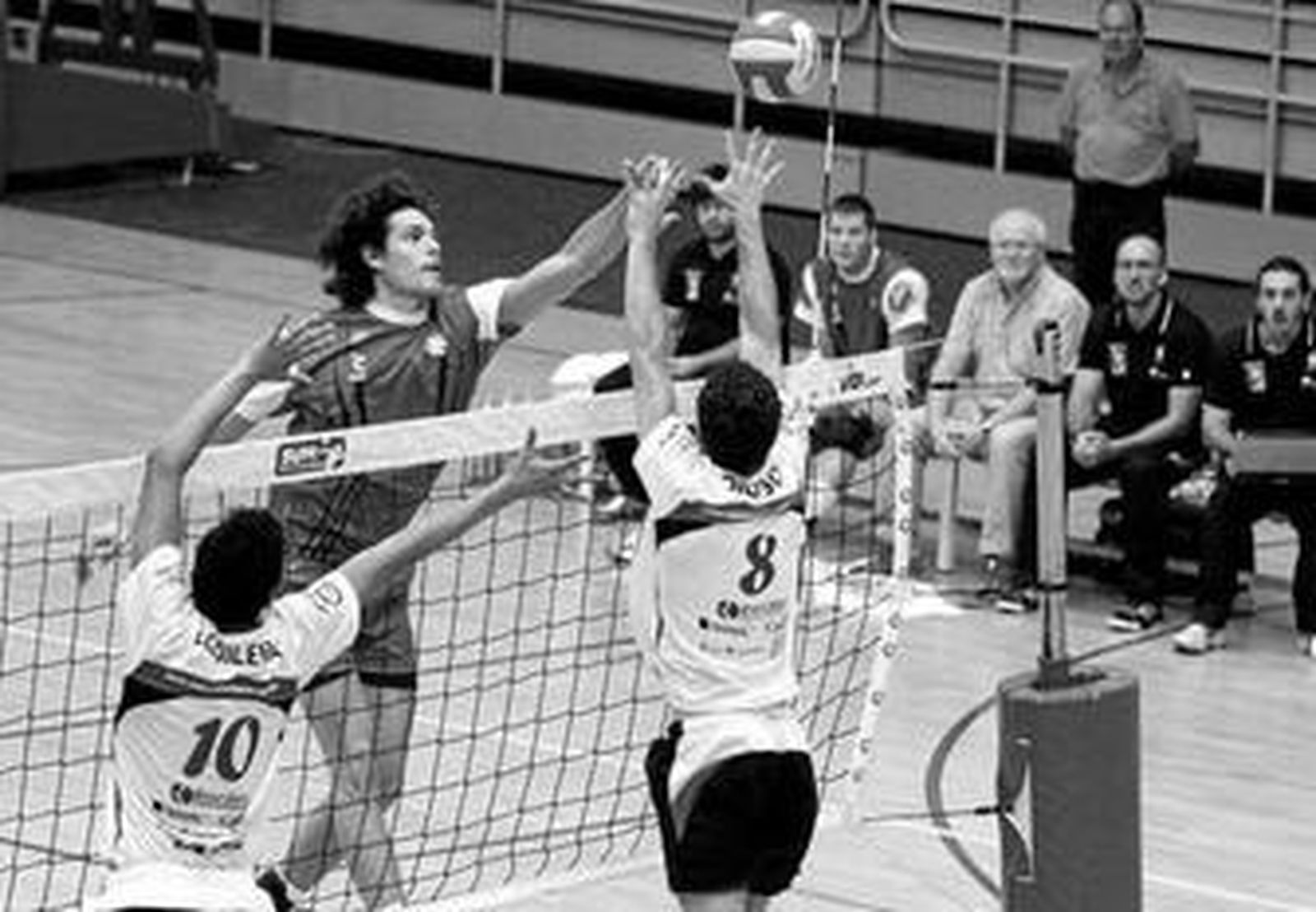 El Unicaja Almería, que en la imagen aparece en un amistoso, es el gran favorito del torneo.