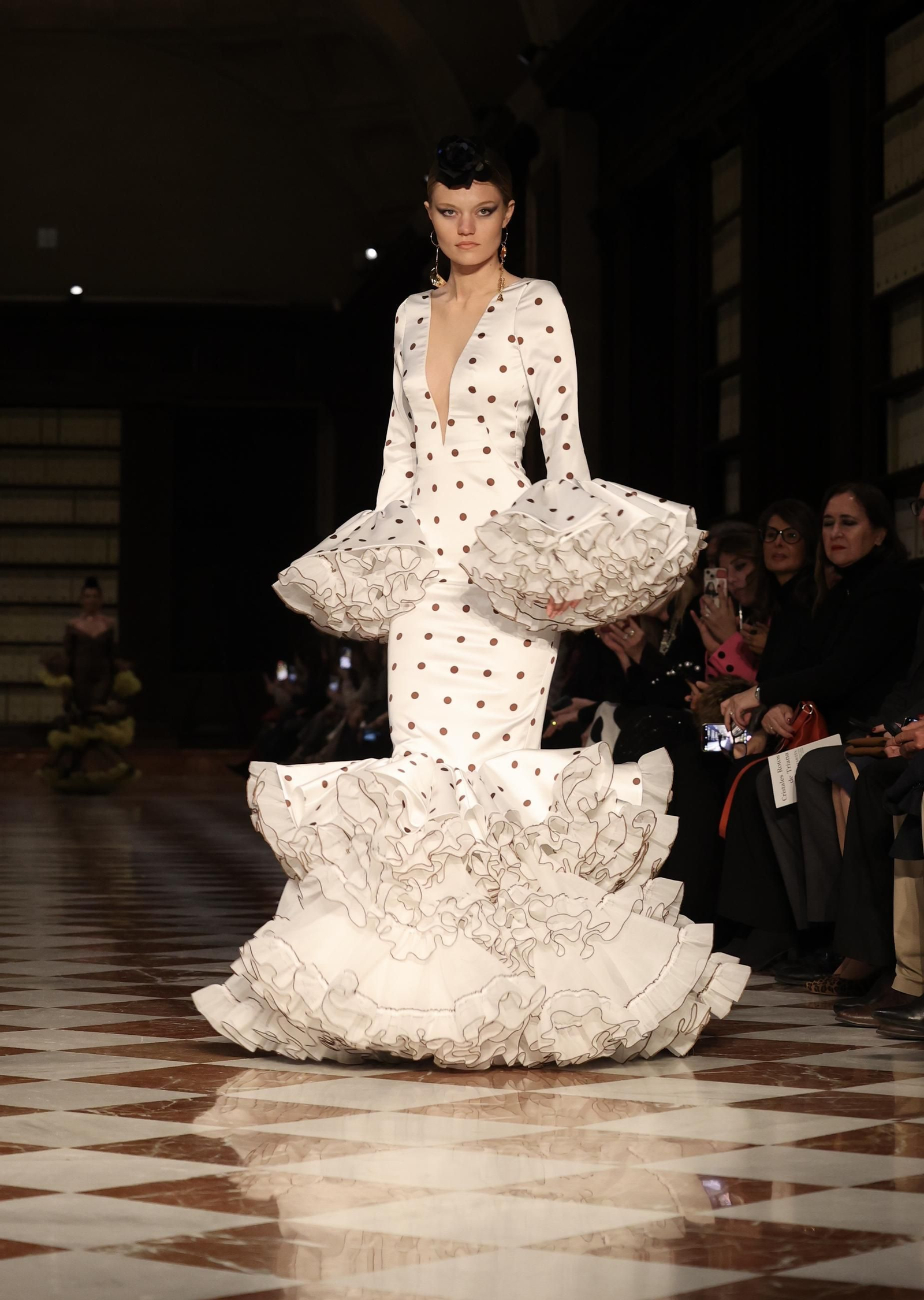 Desfile de Juana Martín en el Archivo de Indias de Sevilla