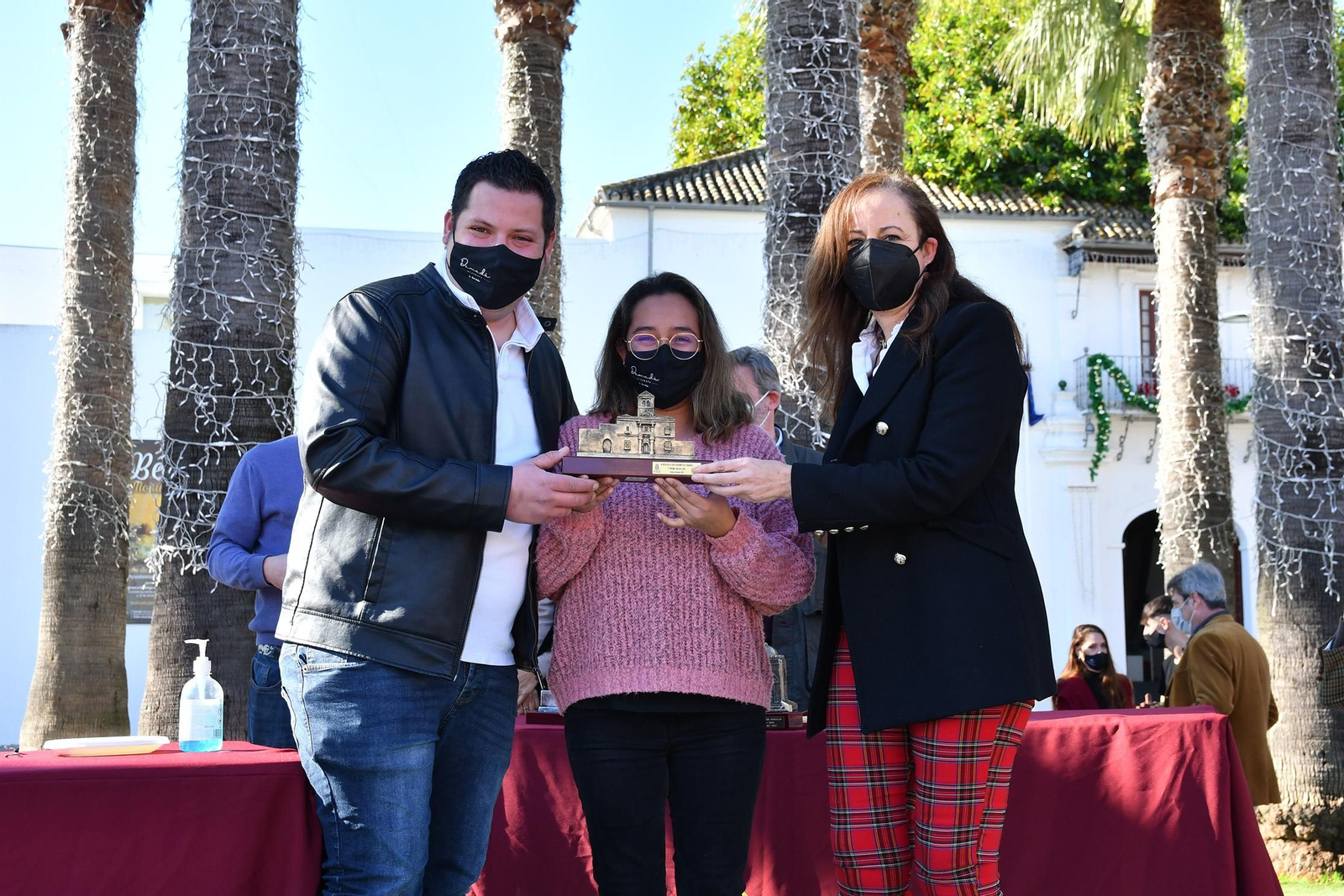 El propietario y chef del restaurante Damadá Aljarafe, David Arellano, y su mujer, Mariana Morán, han recogido el Premio a la Mejor Tapa de la IX Ruta de la Tapa Tomares Gourmet 2021.