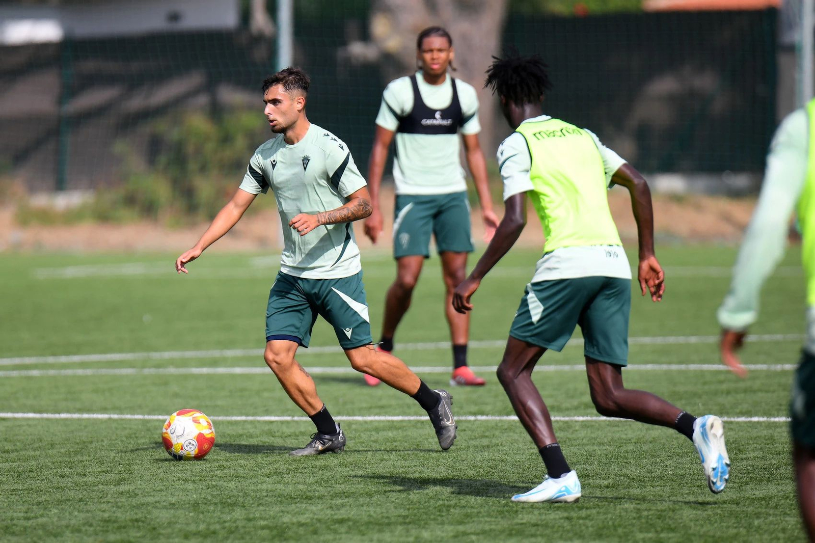 Un entrenamiento del Cádiz CF Mirandilla en El Rosal.