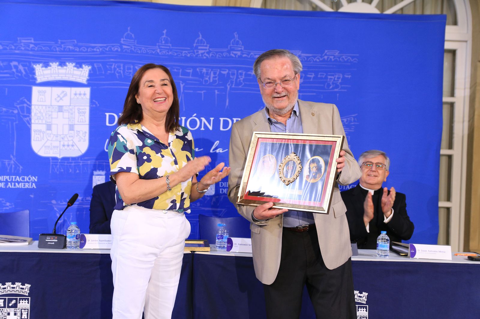 Presentación del libro del centenario del Santo Entierro
