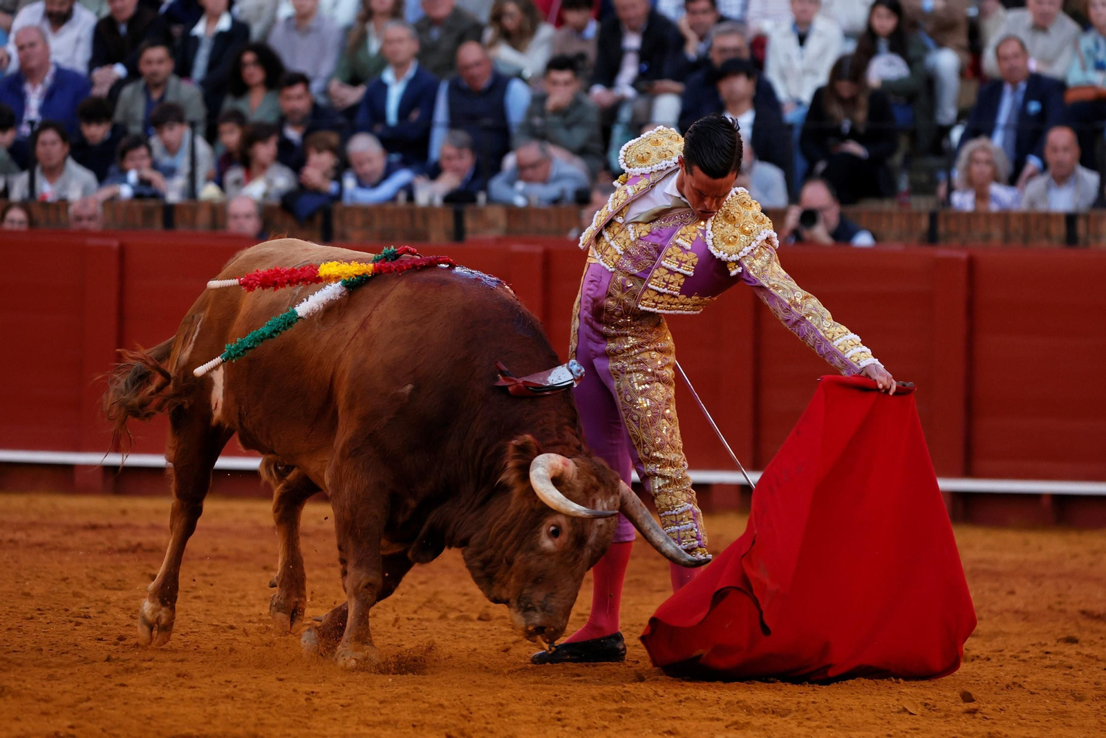 Las fotos de la corrida de David Galván, El Fandi y Ginés Marín en la Maestranza