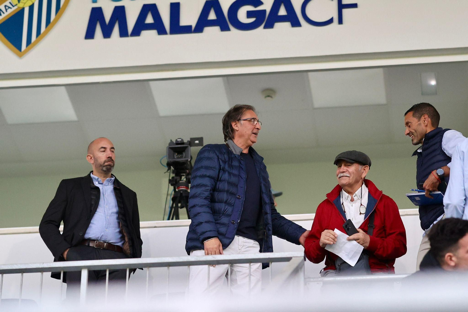 Loren Juarros, Kike Pérez y algunos jugadores, presentes en la primera victoria del Atlético Malagueño