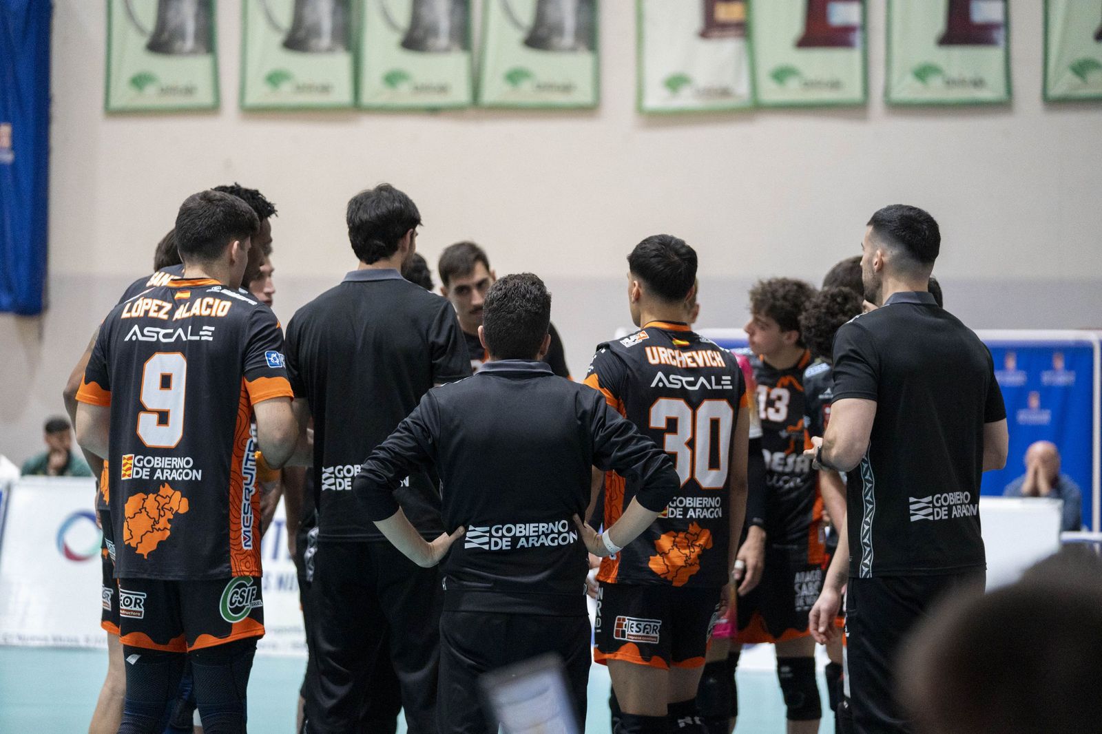 Las imágenes del partido entre Unicaja Costa de Almería y Pamesa Teruel de Superliga de voleibol