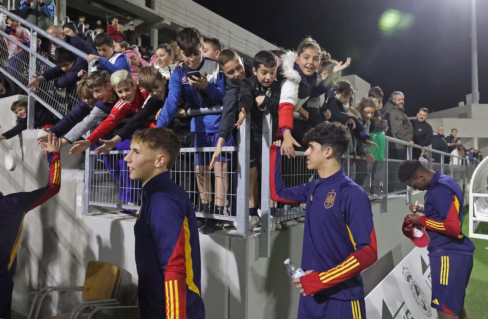 Fotos del entrenamiento de la selección española sub-17 de fútbol en el Ciudad de La Línea