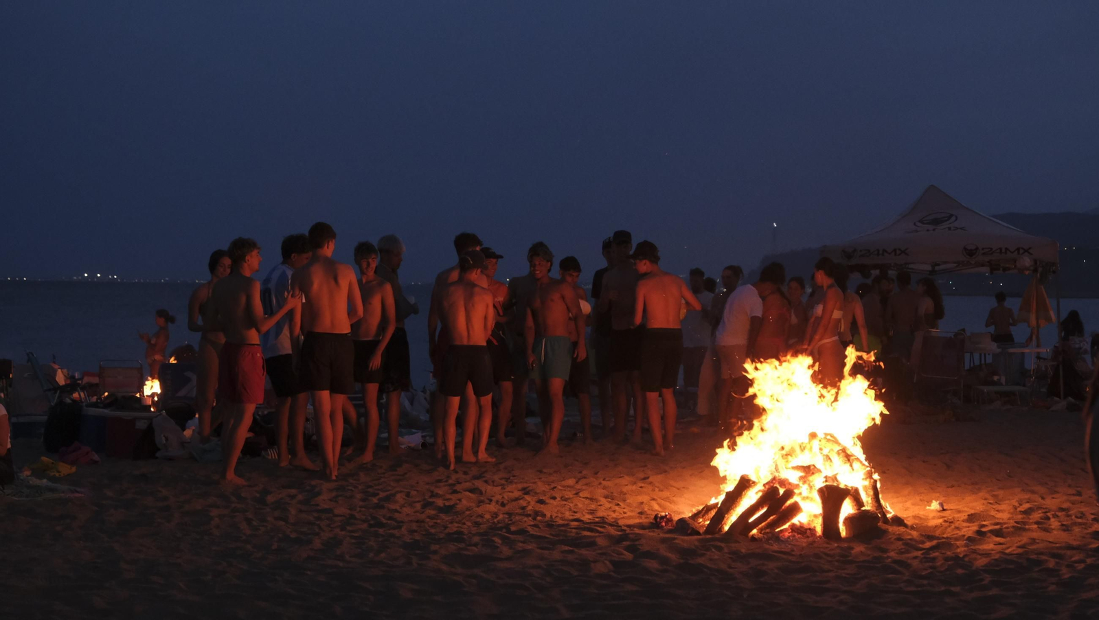 La Noche de San Juan en Almería, en imágenes