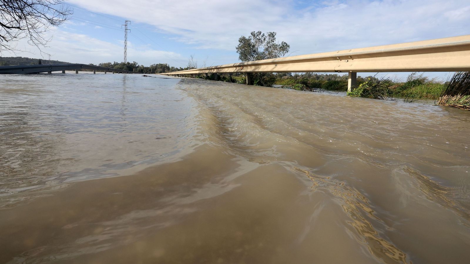 Así afronta la zona rural de Jerez la subida del río Guadalete