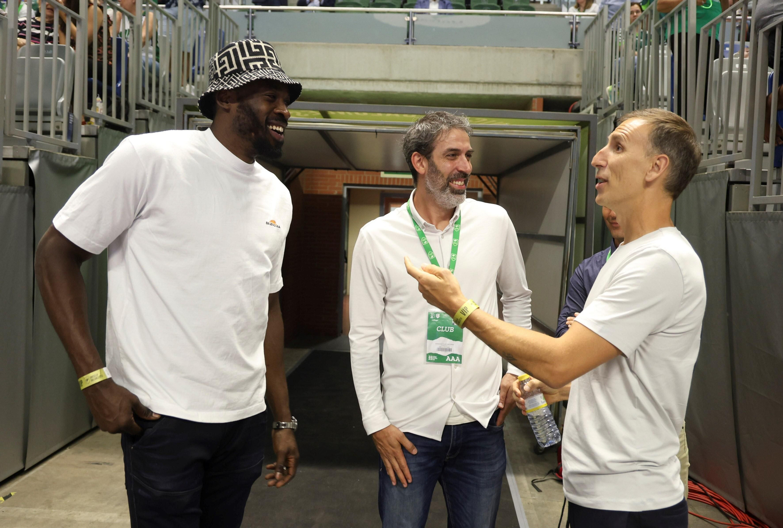 Pepe Sánchez, con Berni Rodríguez y Micheal Eric.